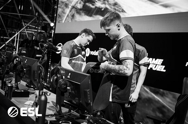 与一般公众 与一般公众